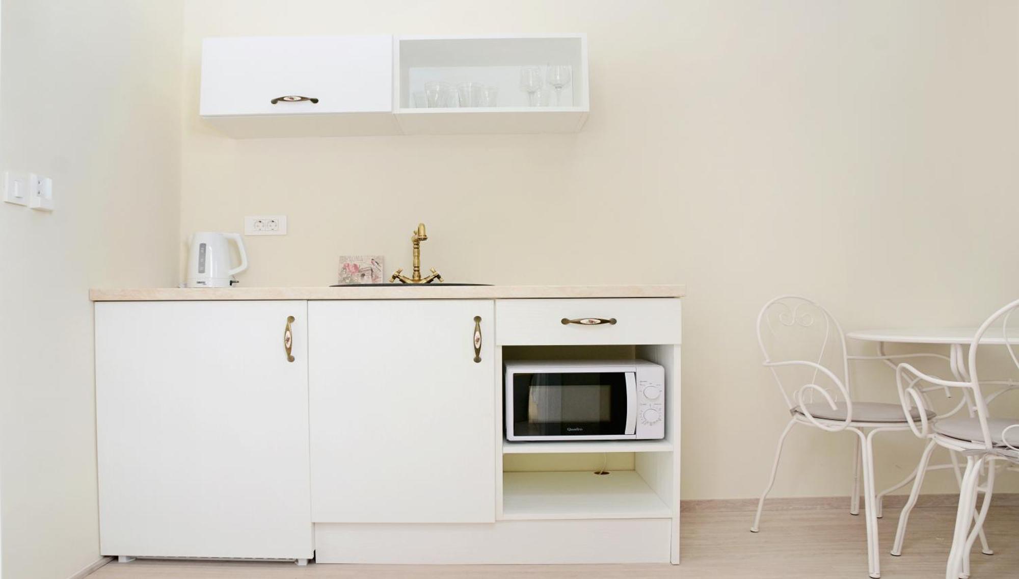 Studio (4 Adults)