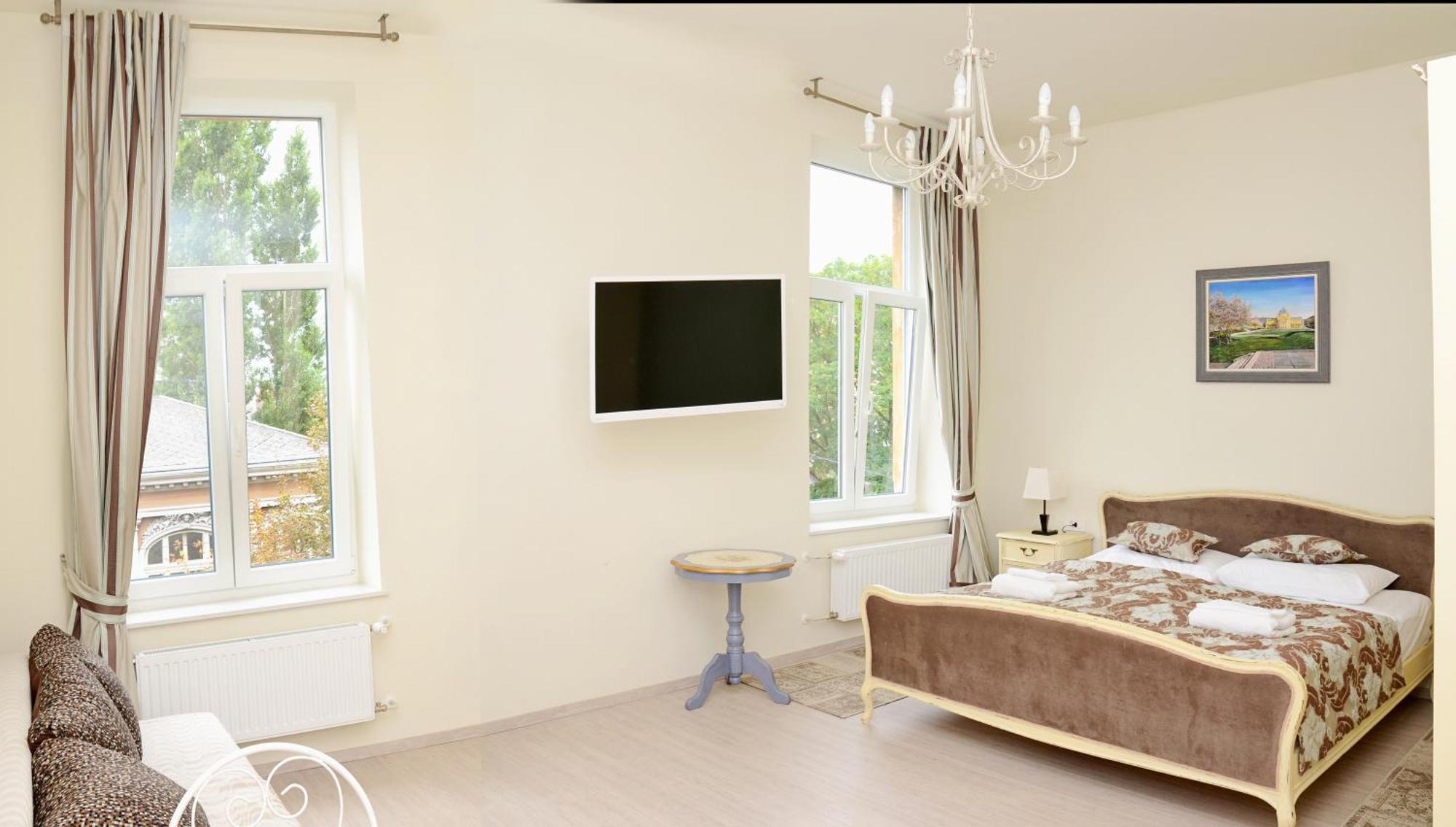 Studio (3 Adults)