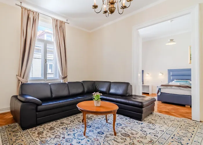 Apartments & Rooms Flowers